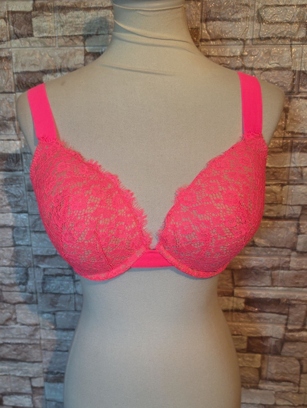 Victoria Secret Women’s Lace Push-Up Bra - Neon Pink Brand New